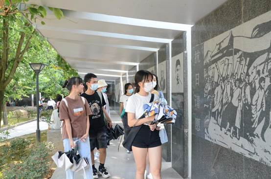 必赢bwin线路检测中心官网学生第二党支部组织参观浙大西迁纪念广场